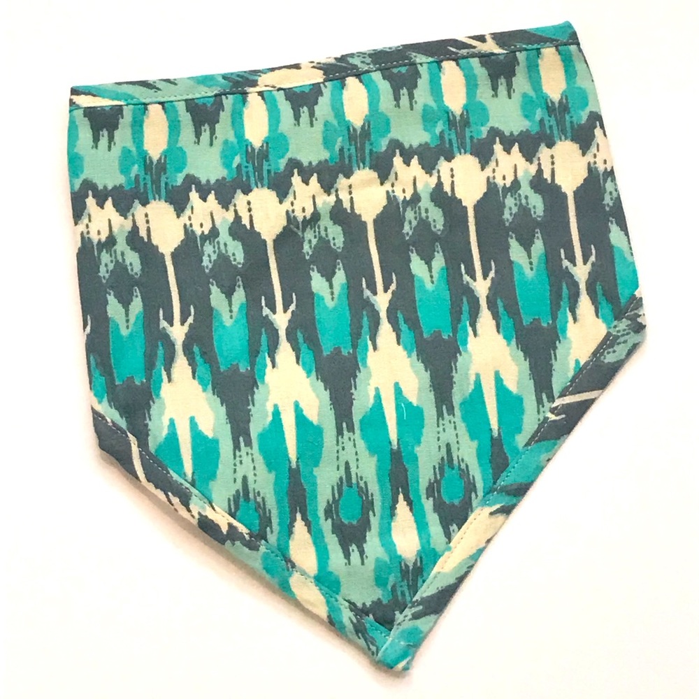 KATE QUINN BANDANA BIB BLUE IKAT